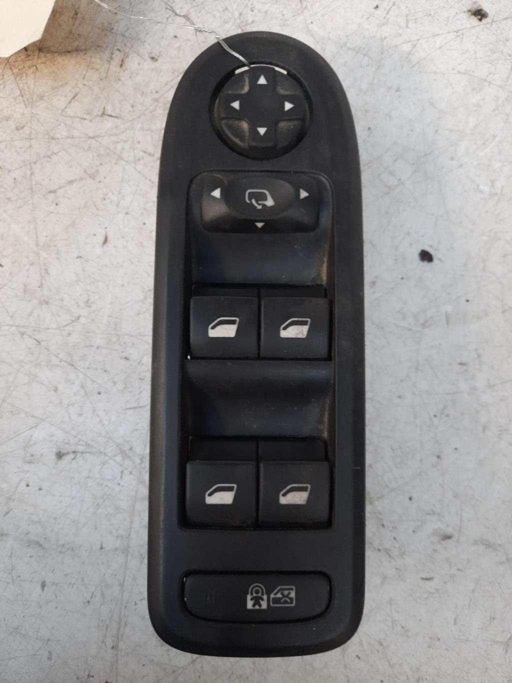 Interruttore lavacristalli anteriore sinistro PEUGEOT 508 1 SW PHASE 1 BREAK Diésel - 1