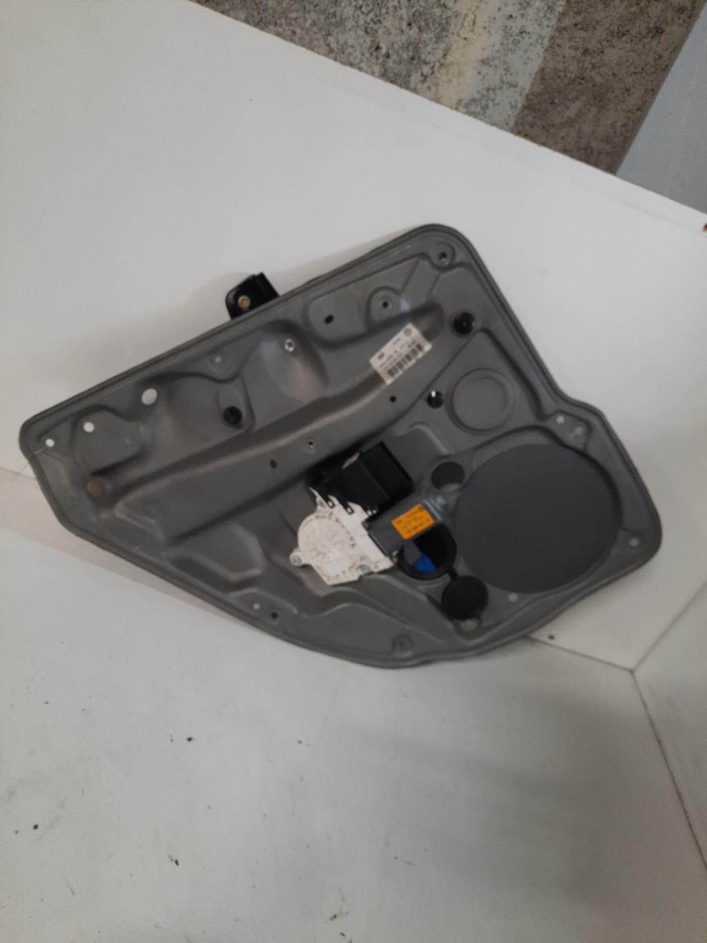 Alzacristalli elettrico posteriore sinistro VOLKSWAGEN BORA Diésel - 1