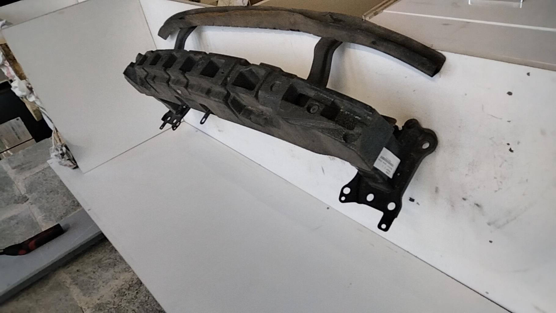 Traversa rinforzo paraurti anteriore VOLKSWAGEN PASSAT 5  - 1