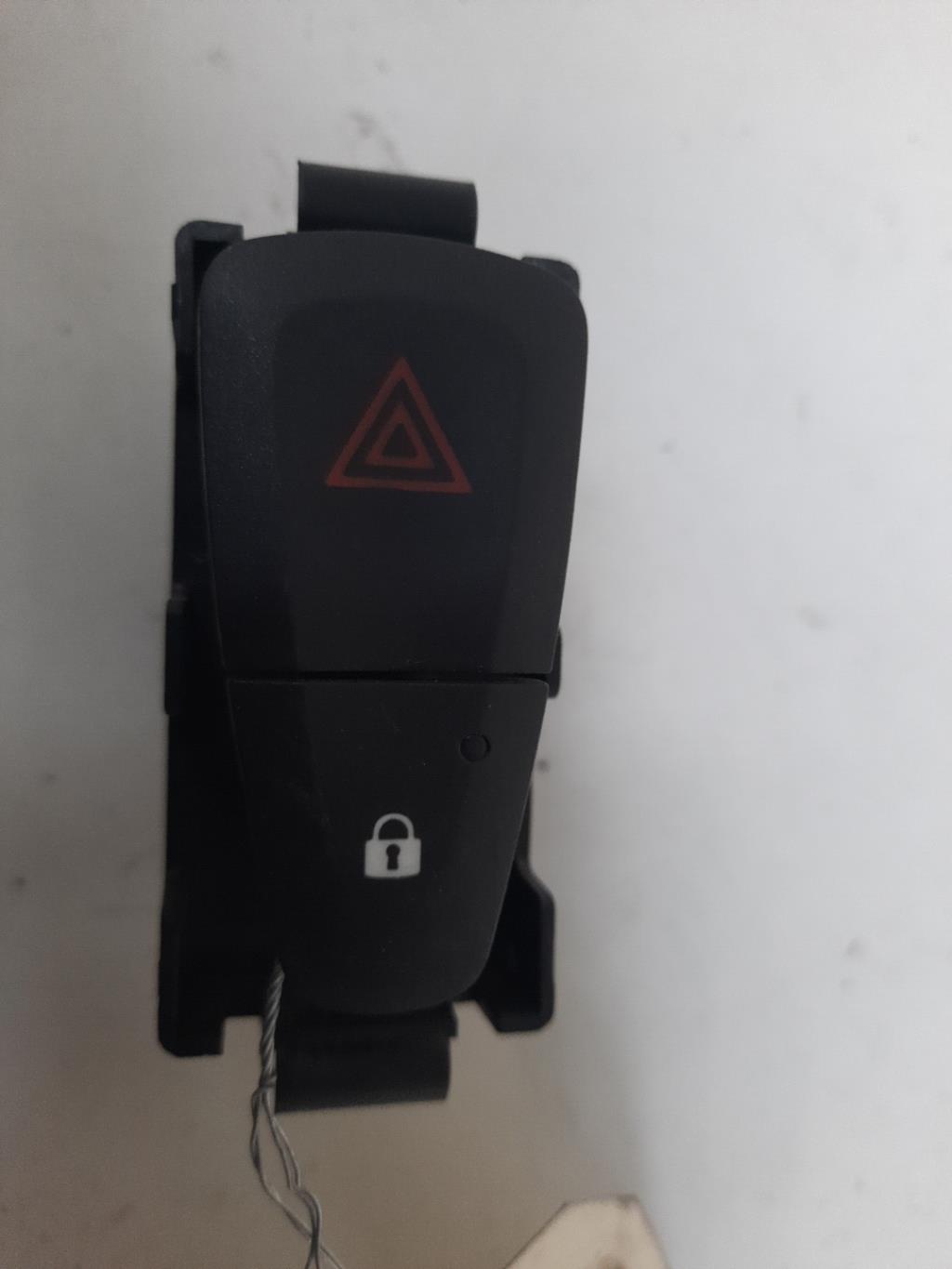 Bouton de warning DACIA LOGAN 2 MCV PHASE 1 BREAK Essence - 1