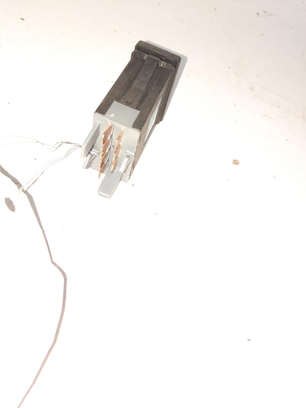Bouton de warning VOLKSWAGEN PASSAT 4 PHASE 2 Diesel - 1