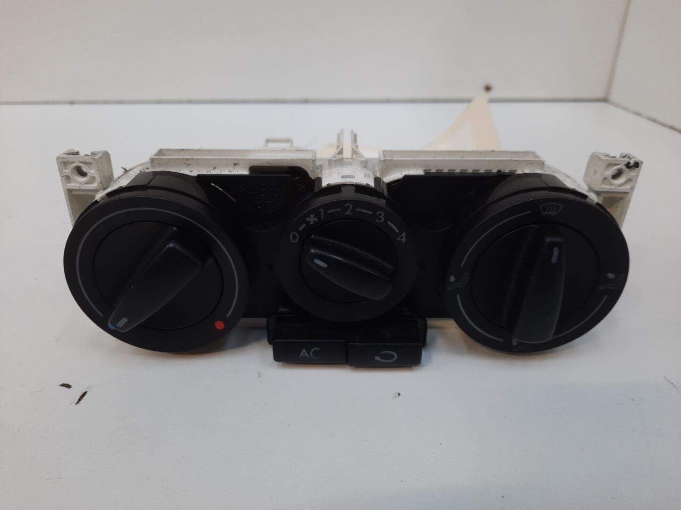 Commande chauffage VOLKSWAGEN BORA Diesel - 1