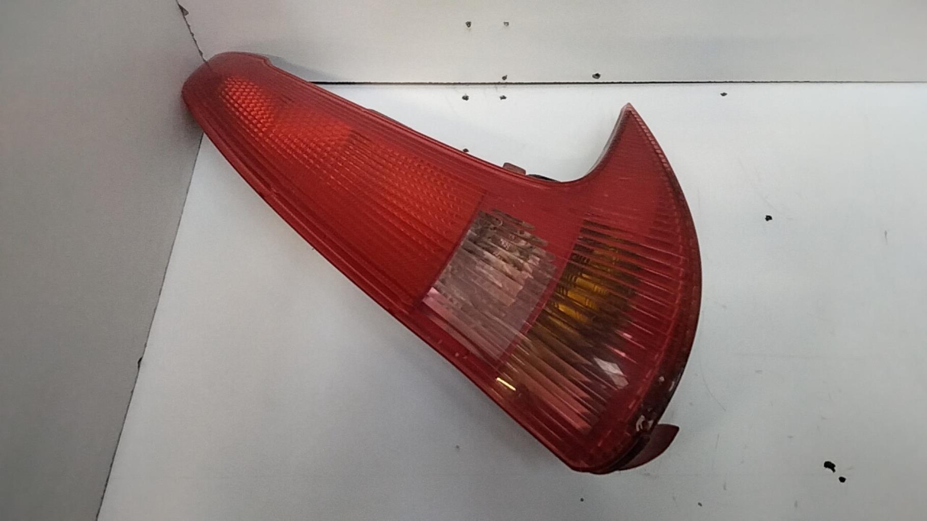 Fanale posteriore principale destro (luci) PEUGEOT 206 PHASE 1 BREAK  - 1