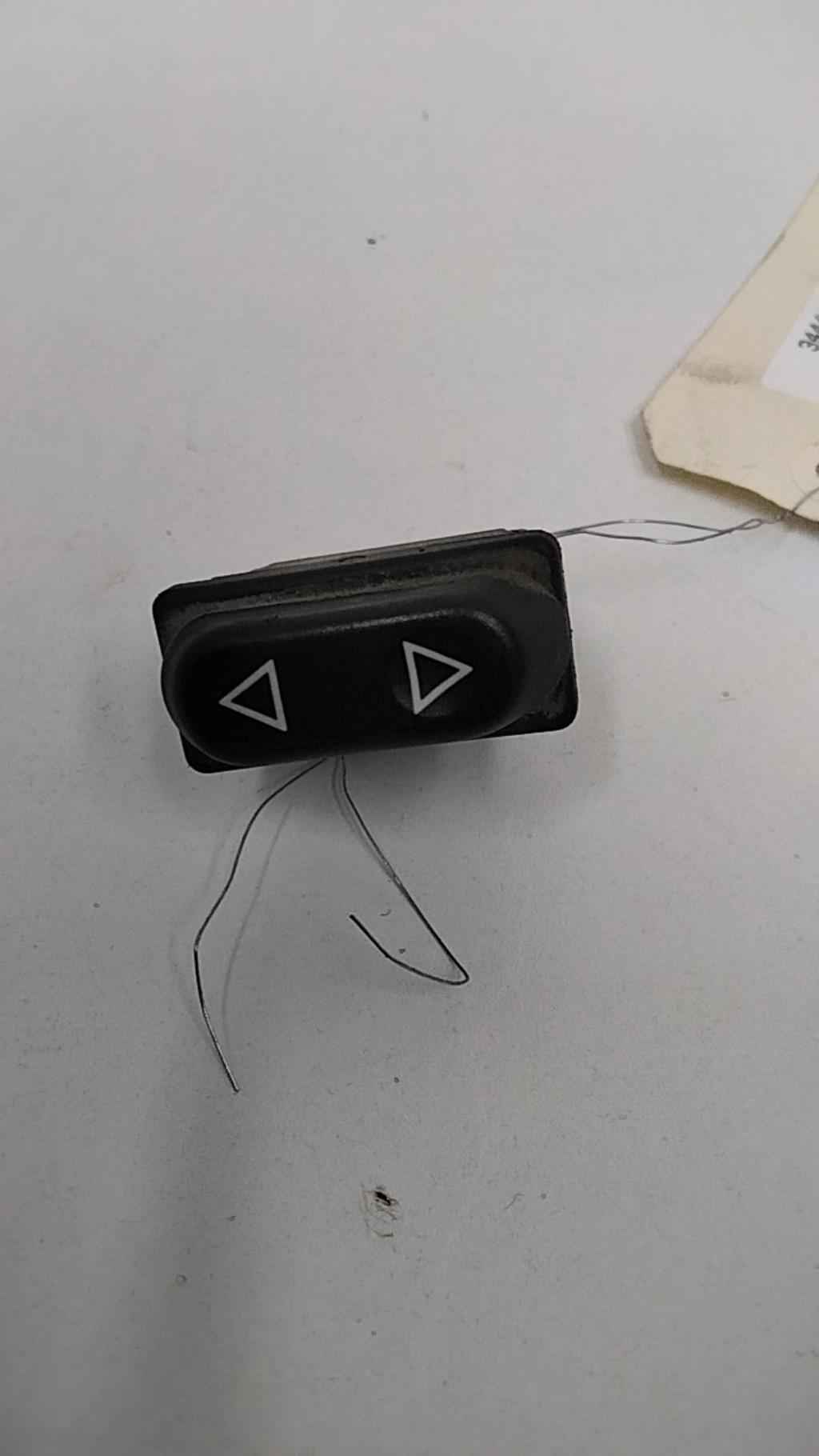 Interruttore lavacristalli anteriore destro PEUGEOT 306 PHASE 1 Diésel - 1