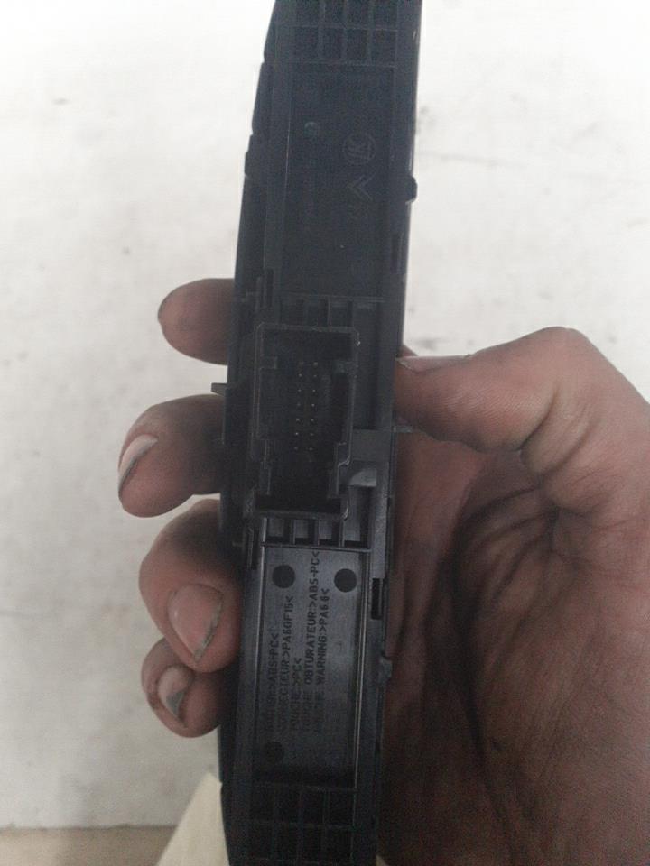 Bouton de warning PEUGEOT 308 1 PHASE 1 Diesel - 1
