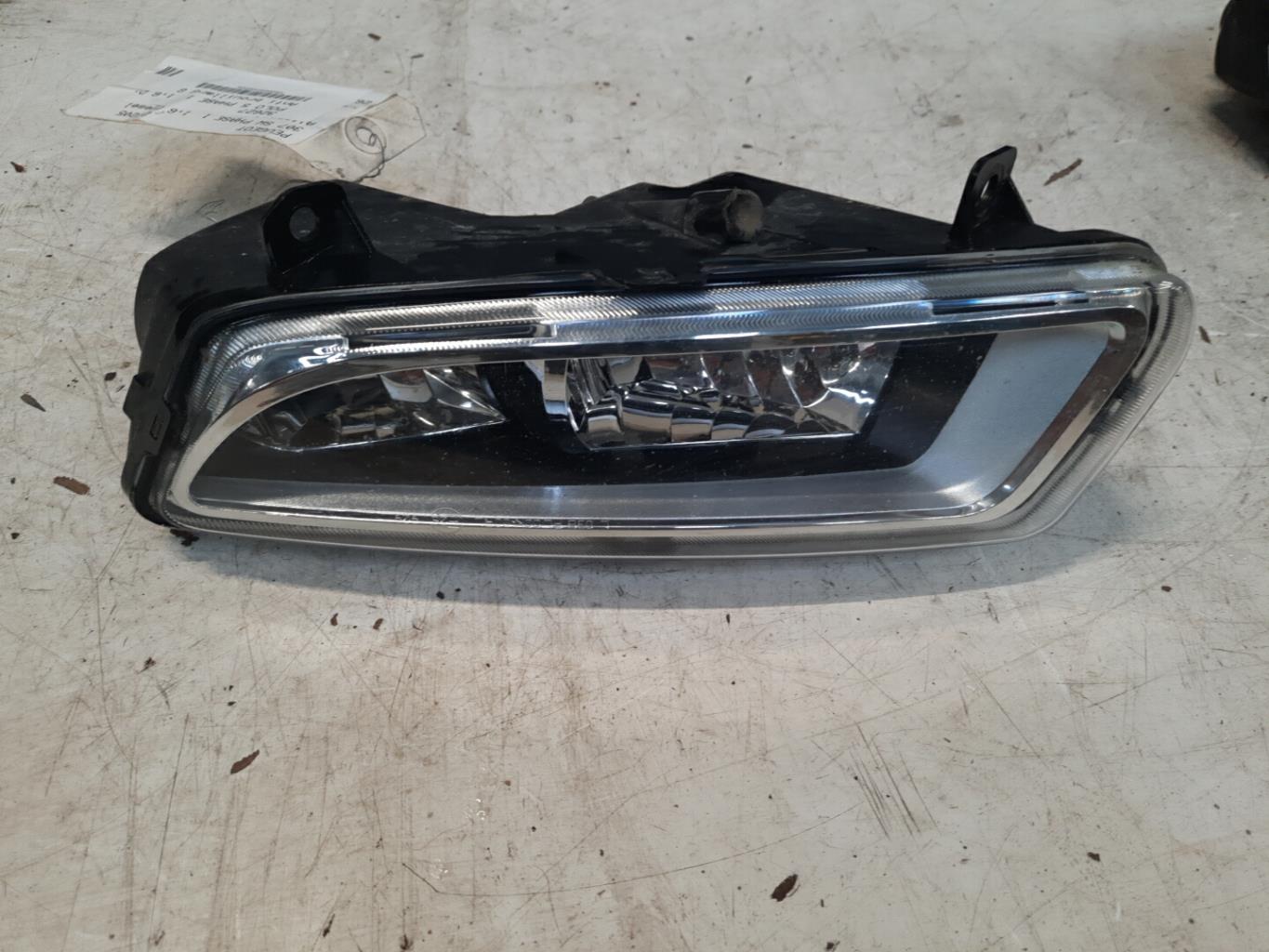 Fendinebbia sinistro (luce) VOLKSWAGEN POLO 5 PHASE 1 Diésel - 1