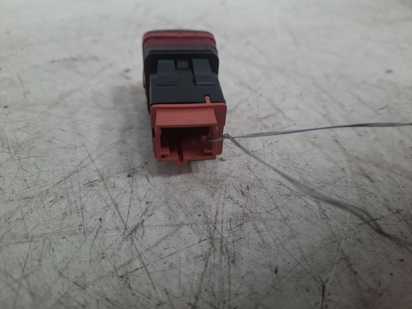 Bouton de warning CITROEN C3 PICASSO PHASE 2 Diesel - 1