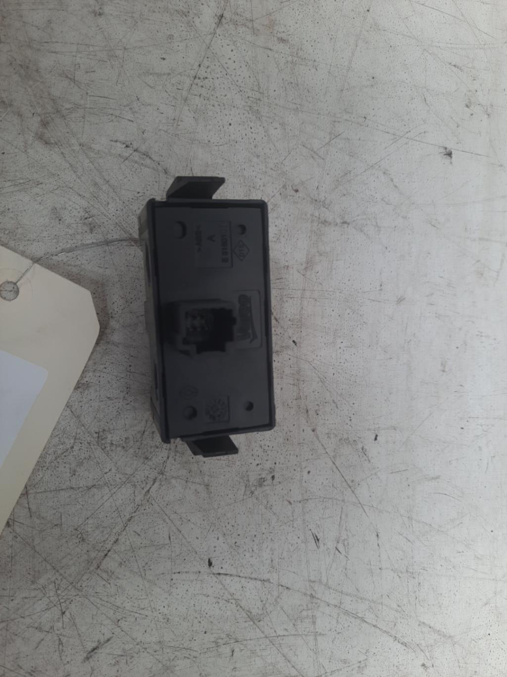 Bouton de warning RENAULT MEGANE 3 PHASE 2 Diesel - 1