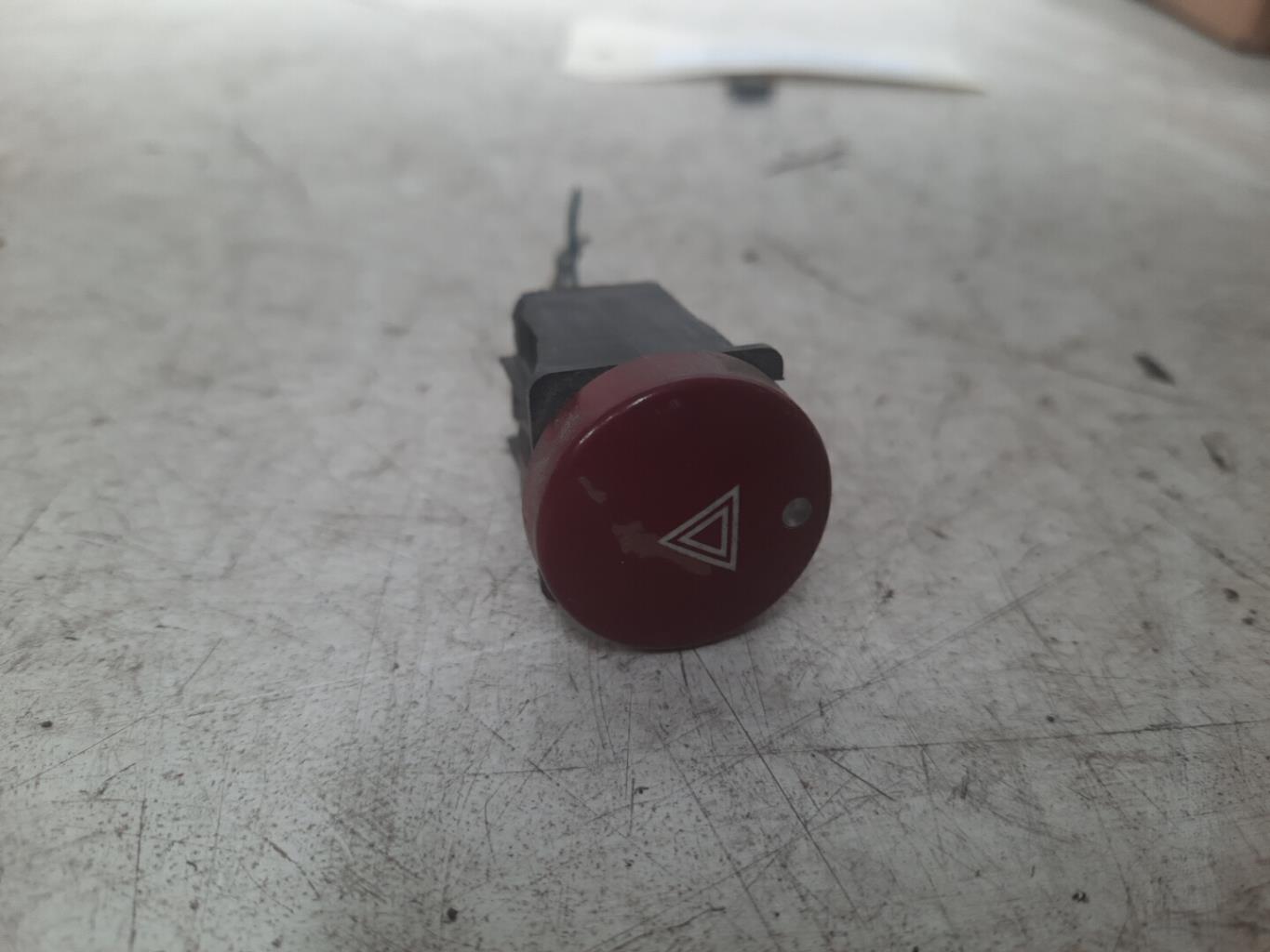 Bouton de warning PEUGEOT PARTNER 1 PHASE 2 Diesel - 1