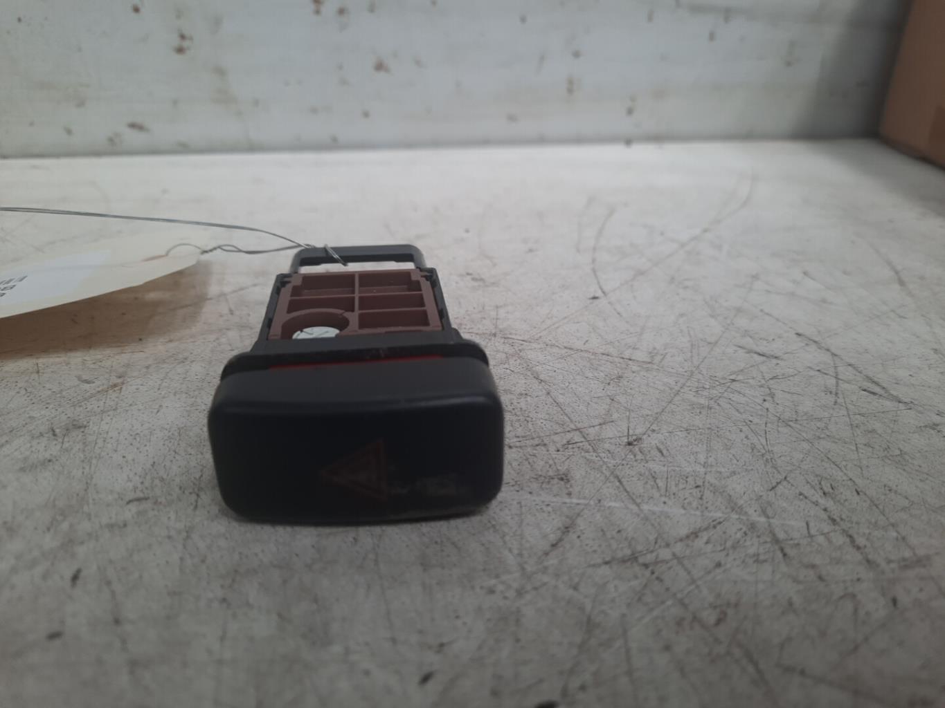 Bouton de warning MAZDA 626 4 PHASE 2 Diesel - 1