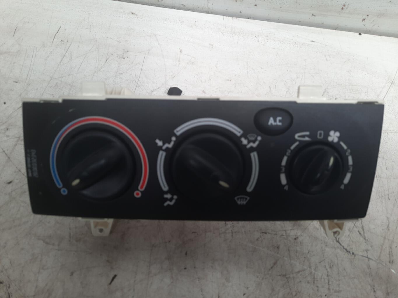 Commande chauffage RENAULT MEGANE 1 PHASE 1 Essence - 1
