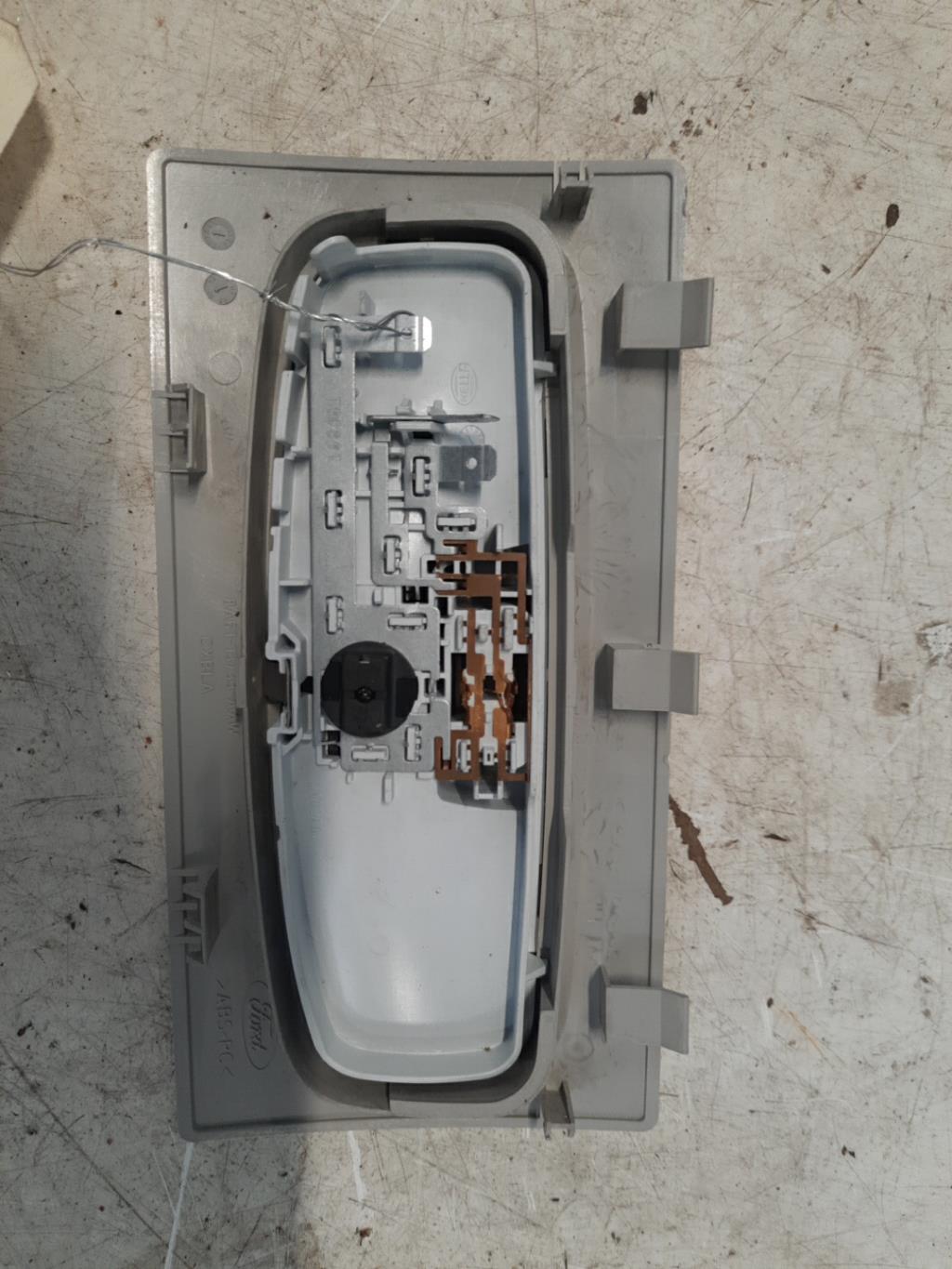 Eclairage de plafonnier FORD FIESTA 6 PHASE 1 Essence - 1
