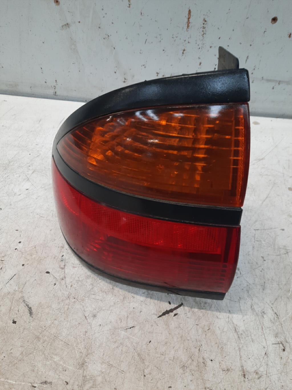 Fanale posteriore principale sinistro (luci) RENAULT LAGUNA 1 PHASE 2 Diésel - 1