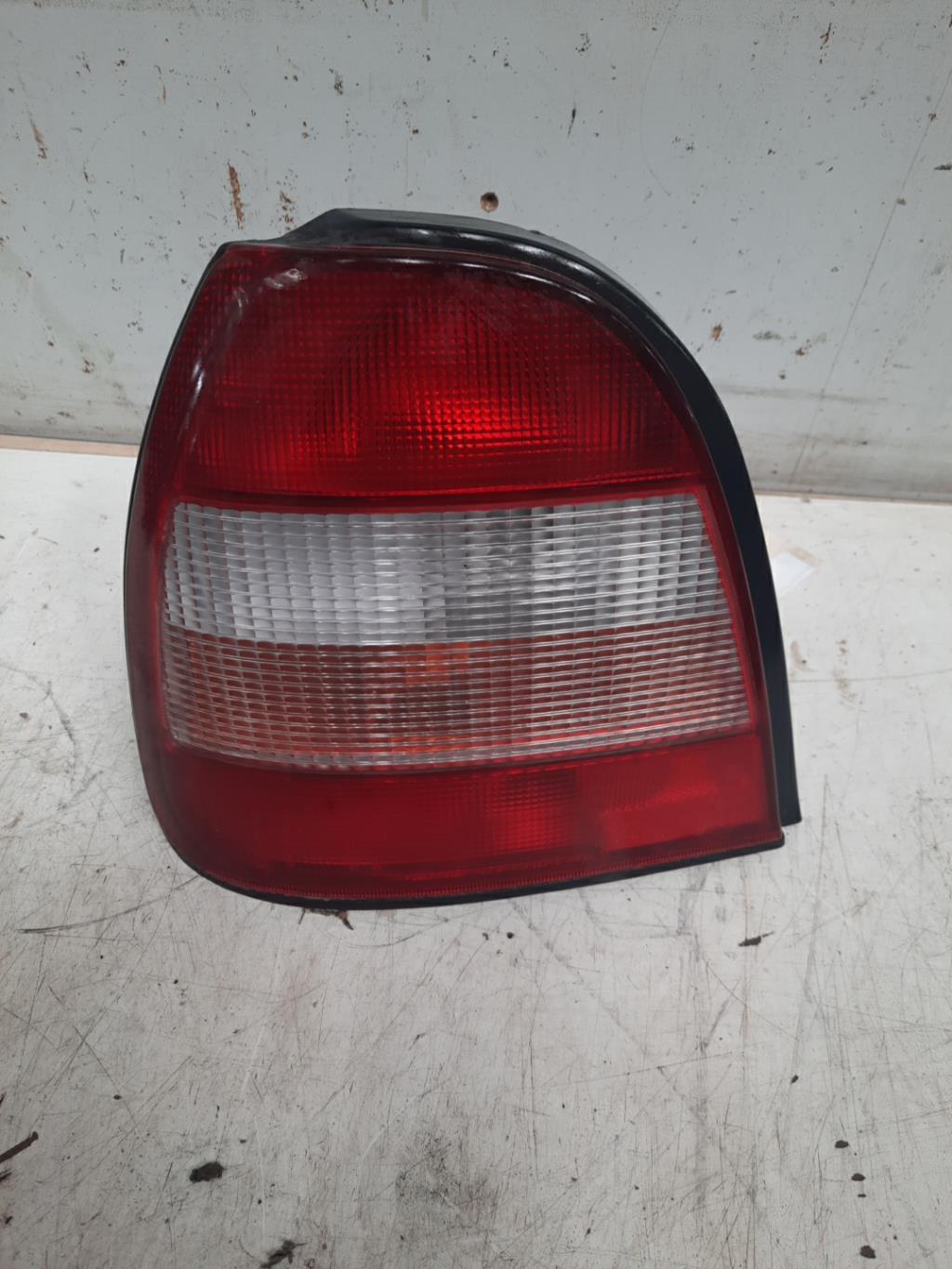 Fanale posteriore principale sinistro (luci) NISSAN SUNNY 3 Gasolina - 1