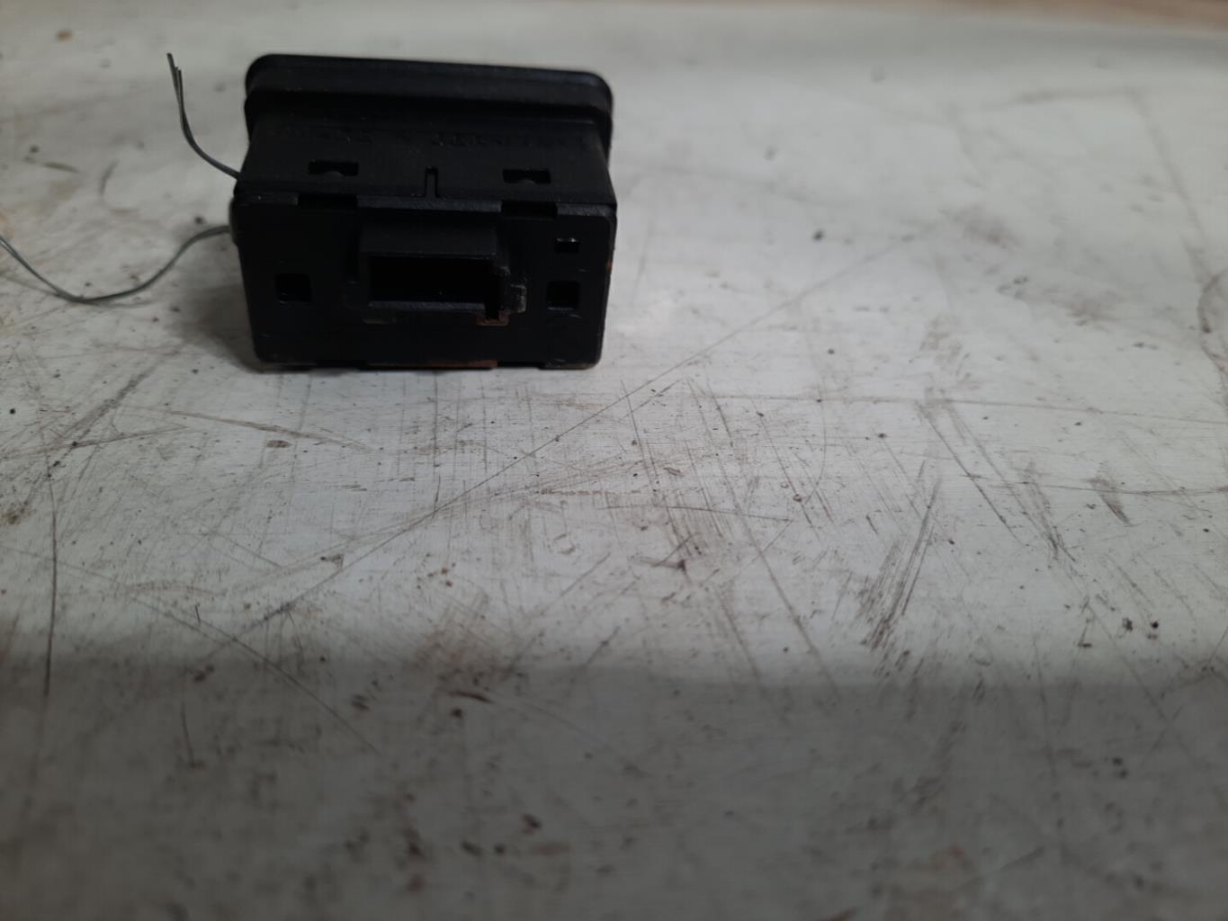 Interruttore lavacristalli posteriore destro BMW SERIE 5 E39 PHASE 1 Diésel - 1