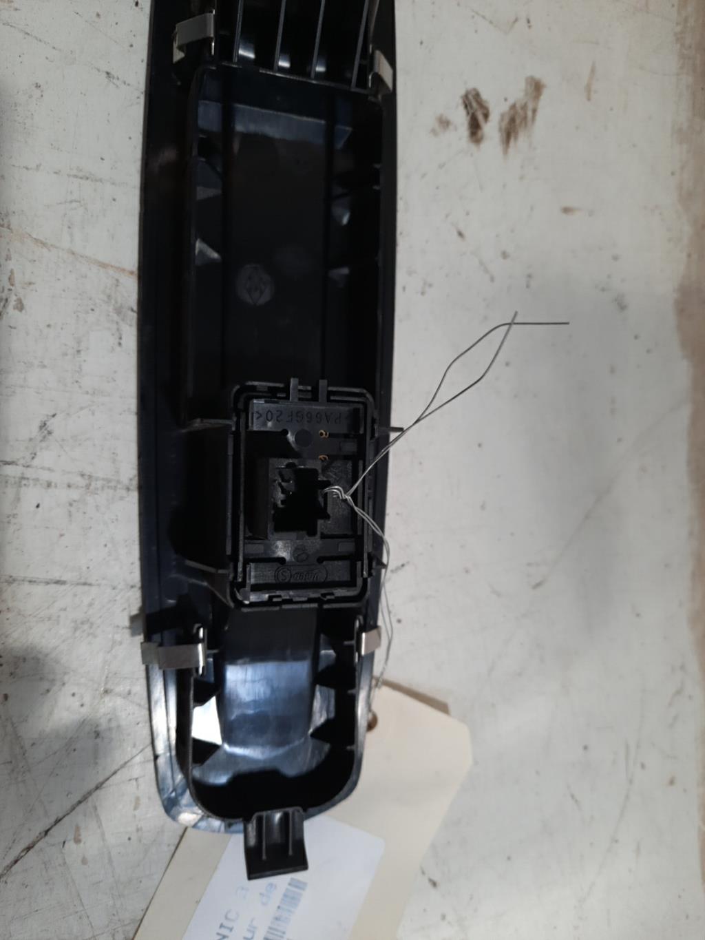 Interruttore lavacristalli anteriore destro RENAULT GRAND SCENIC 3 PHASE 1 Diésel - 1