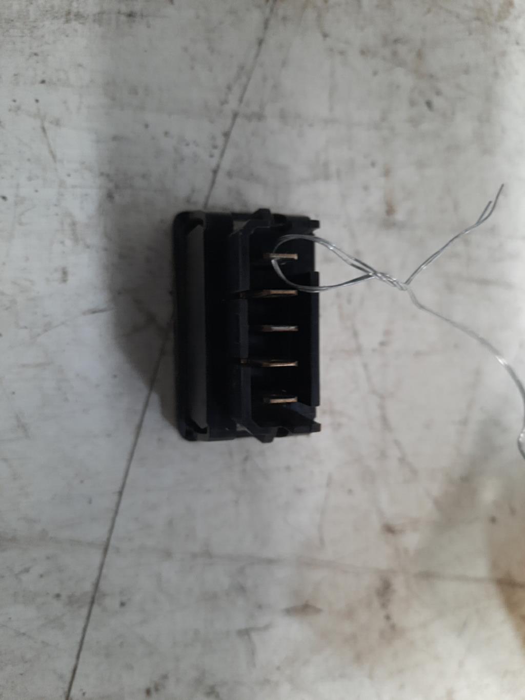 Interruttore lavacristalli anteriore destro PEUGEOT 405 Diésel - 1