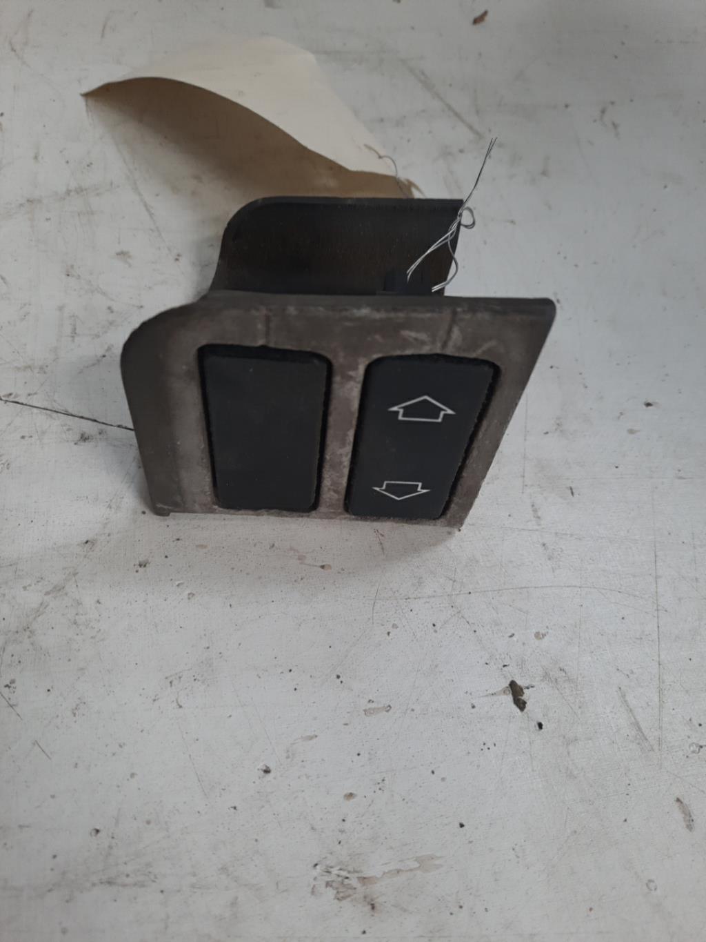 Interruttore lavacristalli anteriore destro PEUGEOT 205 PHASE 2 Diésel - 1