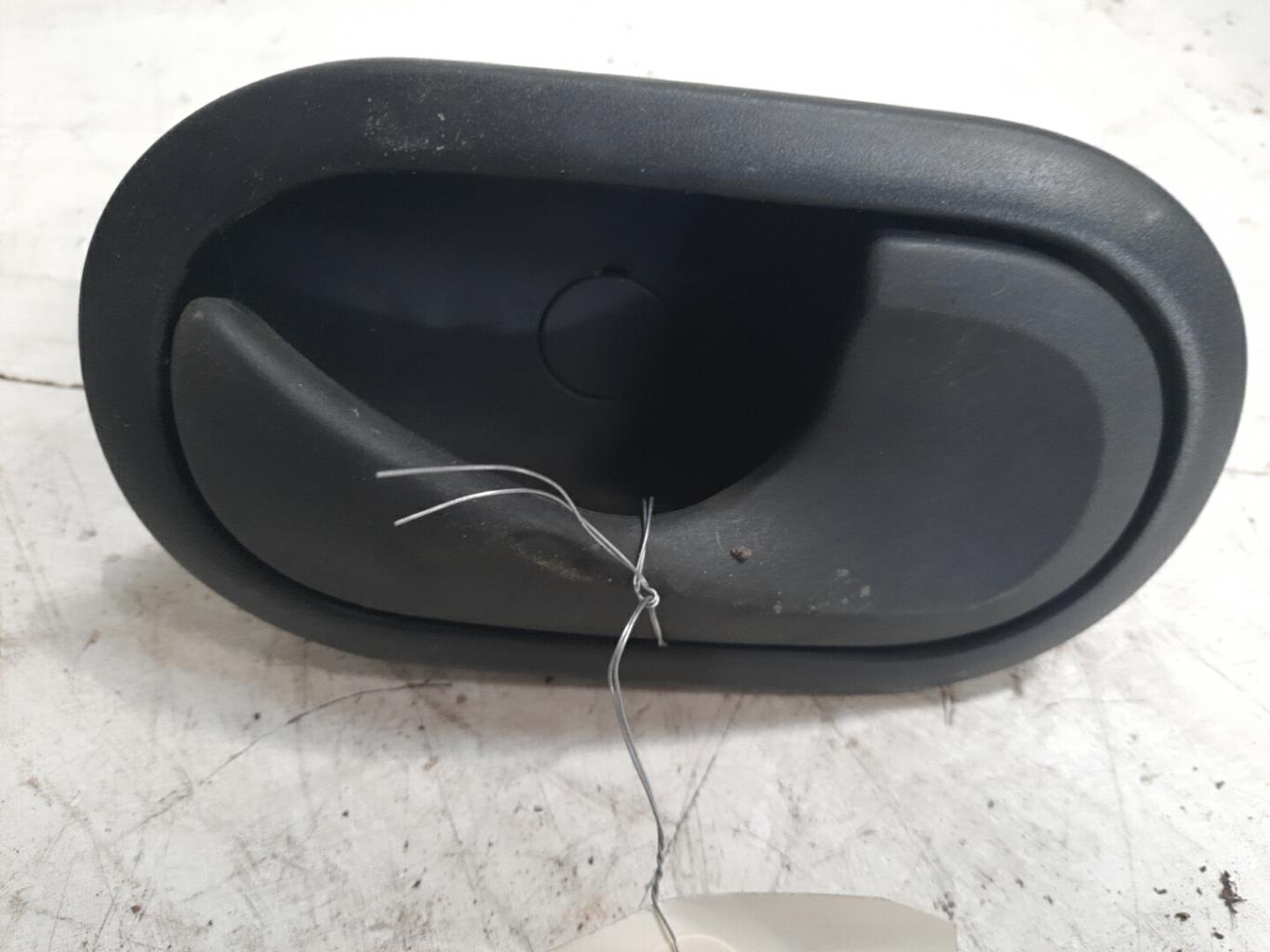 Maniglia interna posteriore destra RENAULT CLIO 3 PHASE 1 Diésel - 1