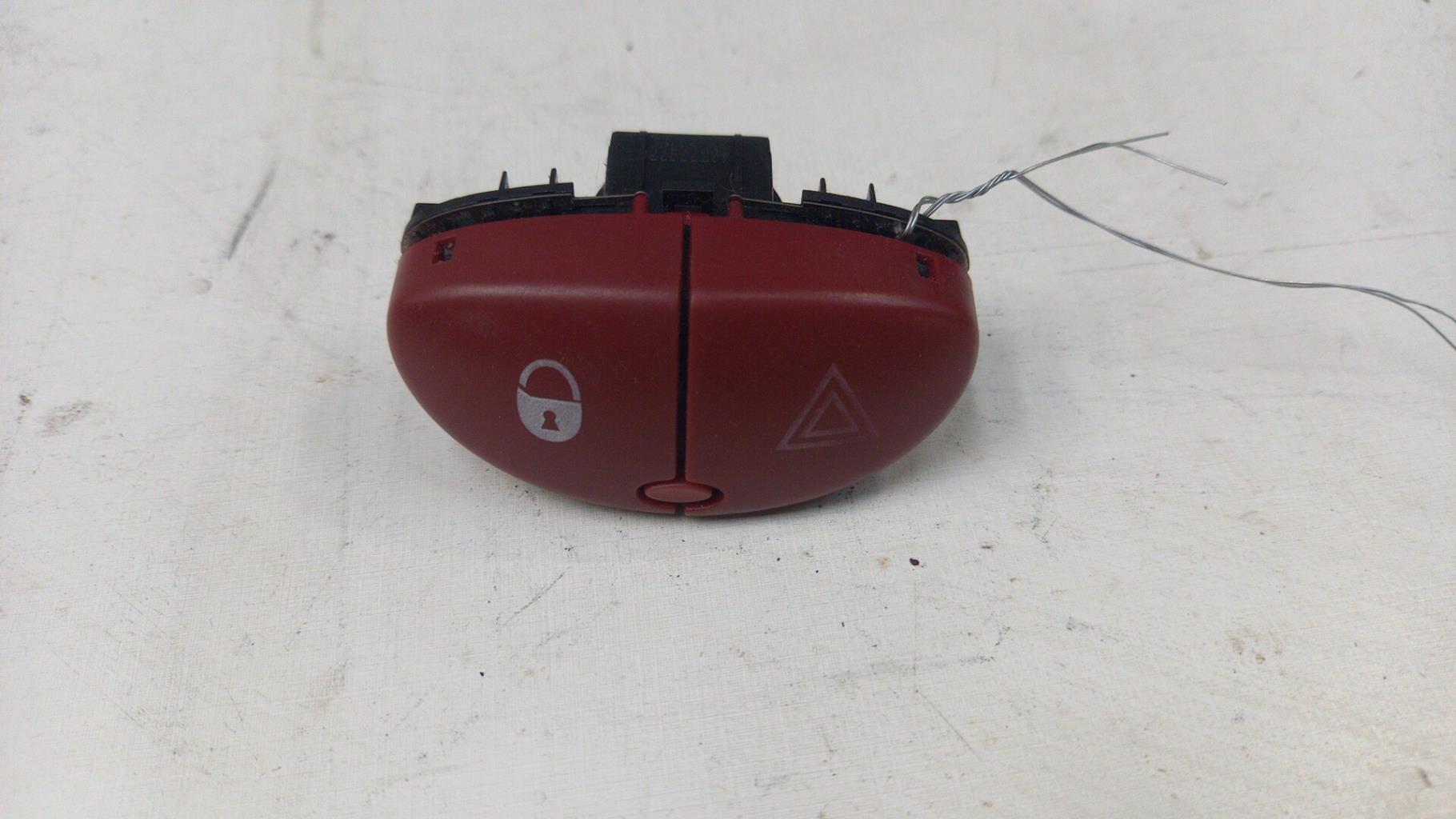 Bouton de warning PEUGEOT 206 PHASE 1 Essence - 1