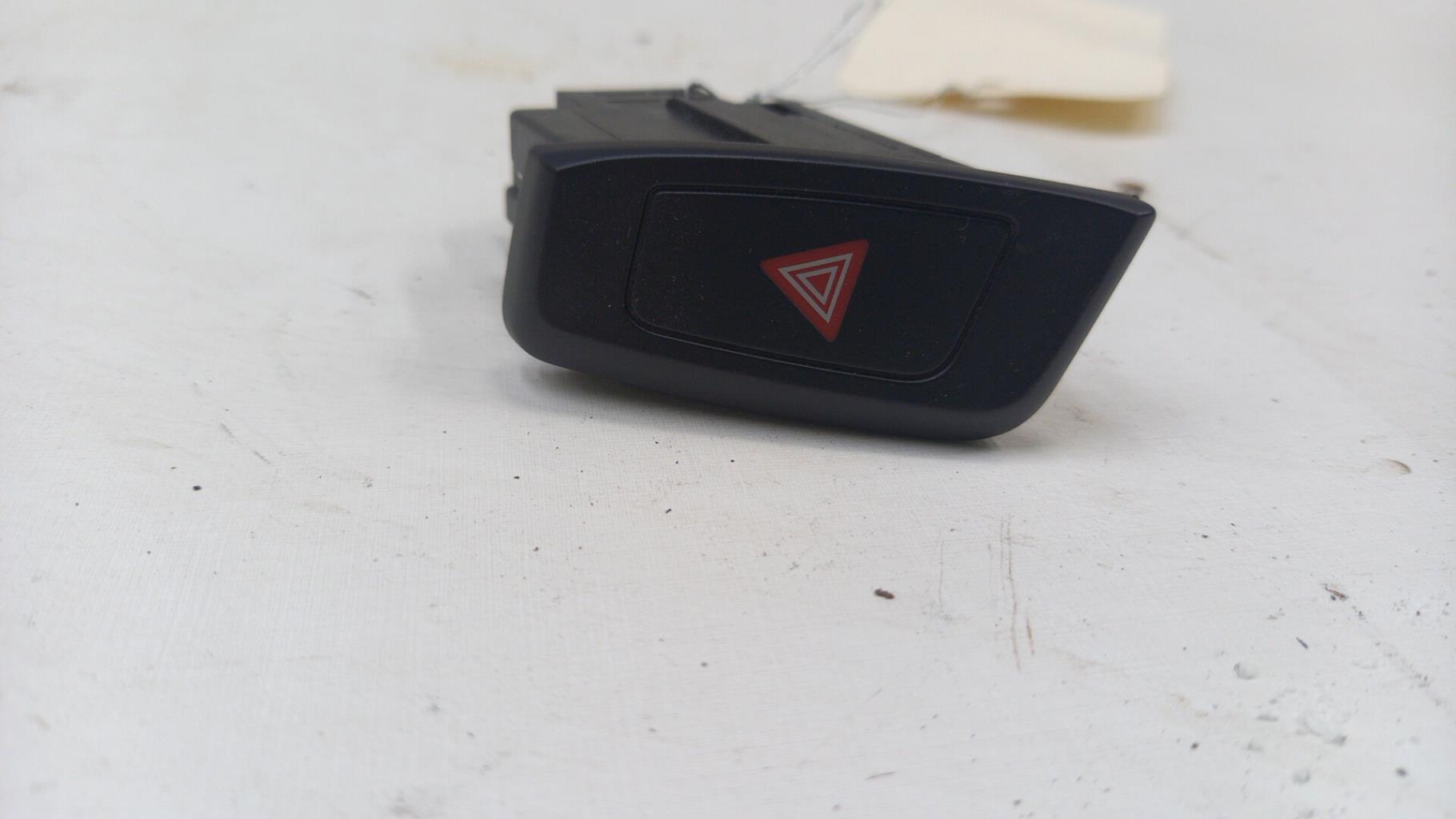 Bouton de warning AUDI A4 3 PHASE 2 Diesel - 1