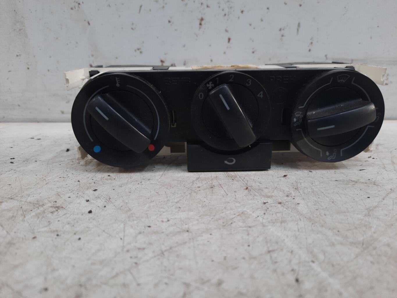 Commande chauffage VOLKSWAGEN POLO 4 PHASE 1 Essence - 1