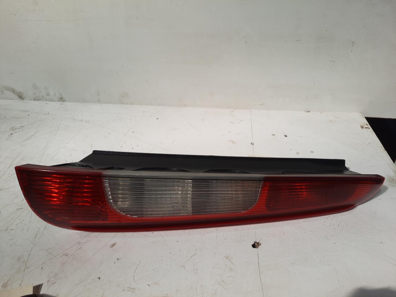 Fanale posteriore principale destro (luci) FORD C-MAX 1 PHASE 1 Diésel - 1