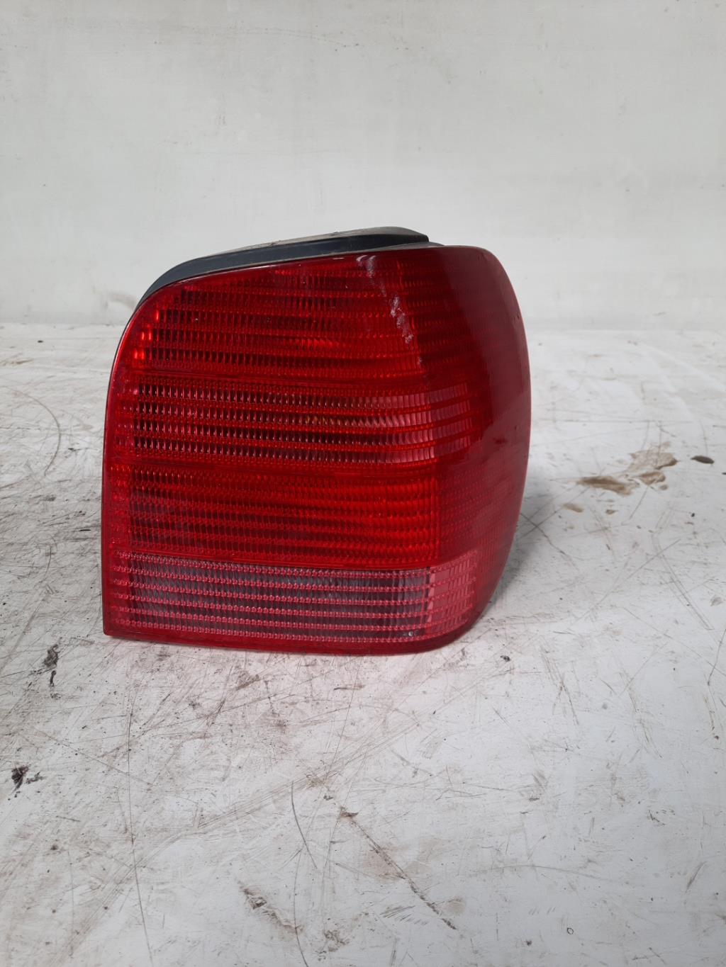 Fanale posteriore principale destro (luci) VOLKSWAGEN POLO 3 PHASE 2 Gasolina - 1