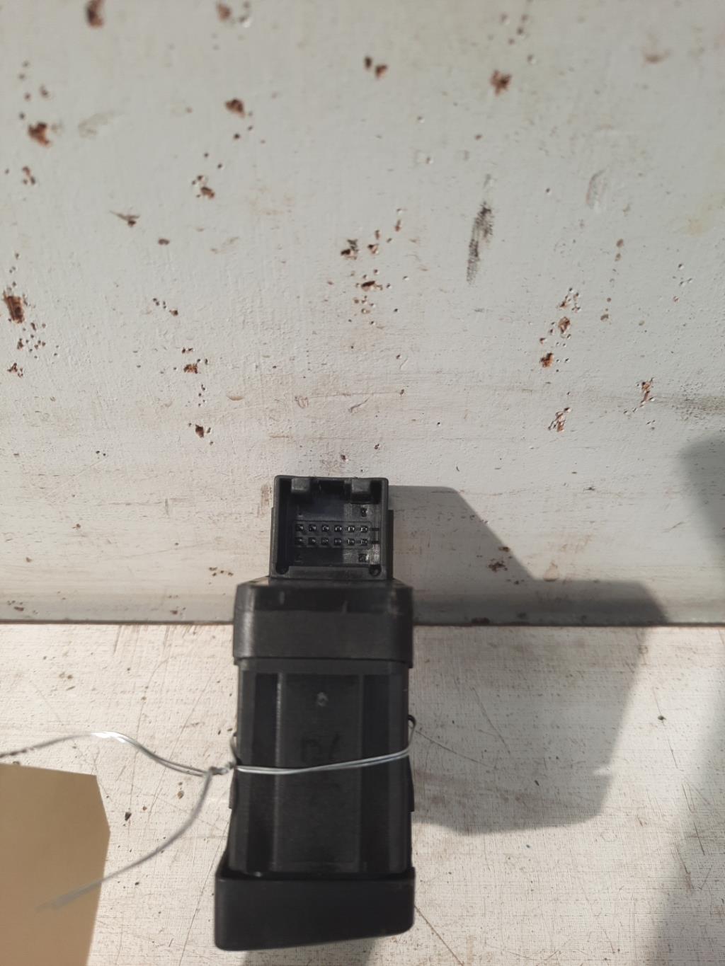 Poignee electrique frein a main AUDI A4 3 PHASE 2 Diesel - 1