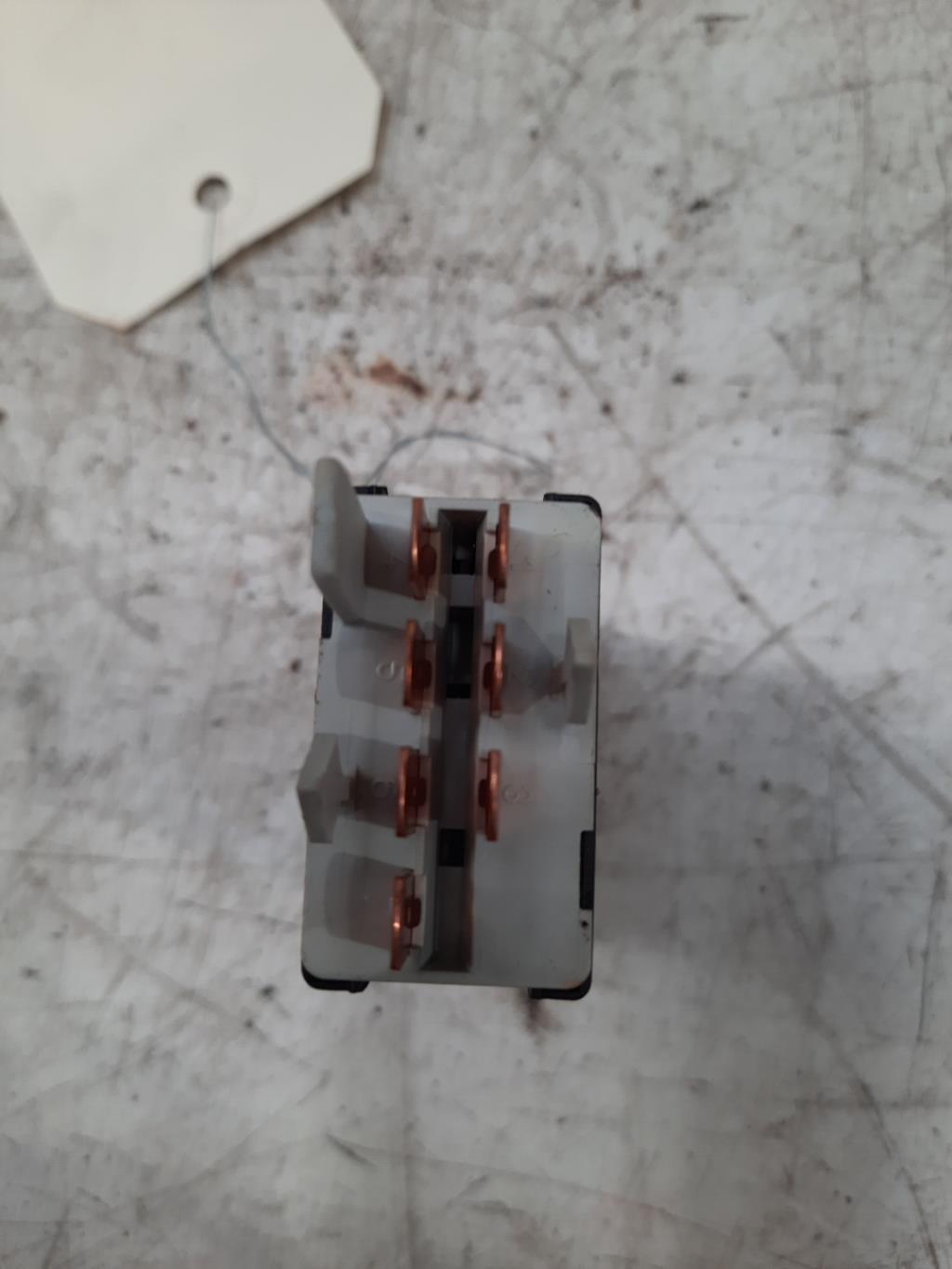 Bouton de warning VOLKSWAGEN GOLF 4 Diesel - 1