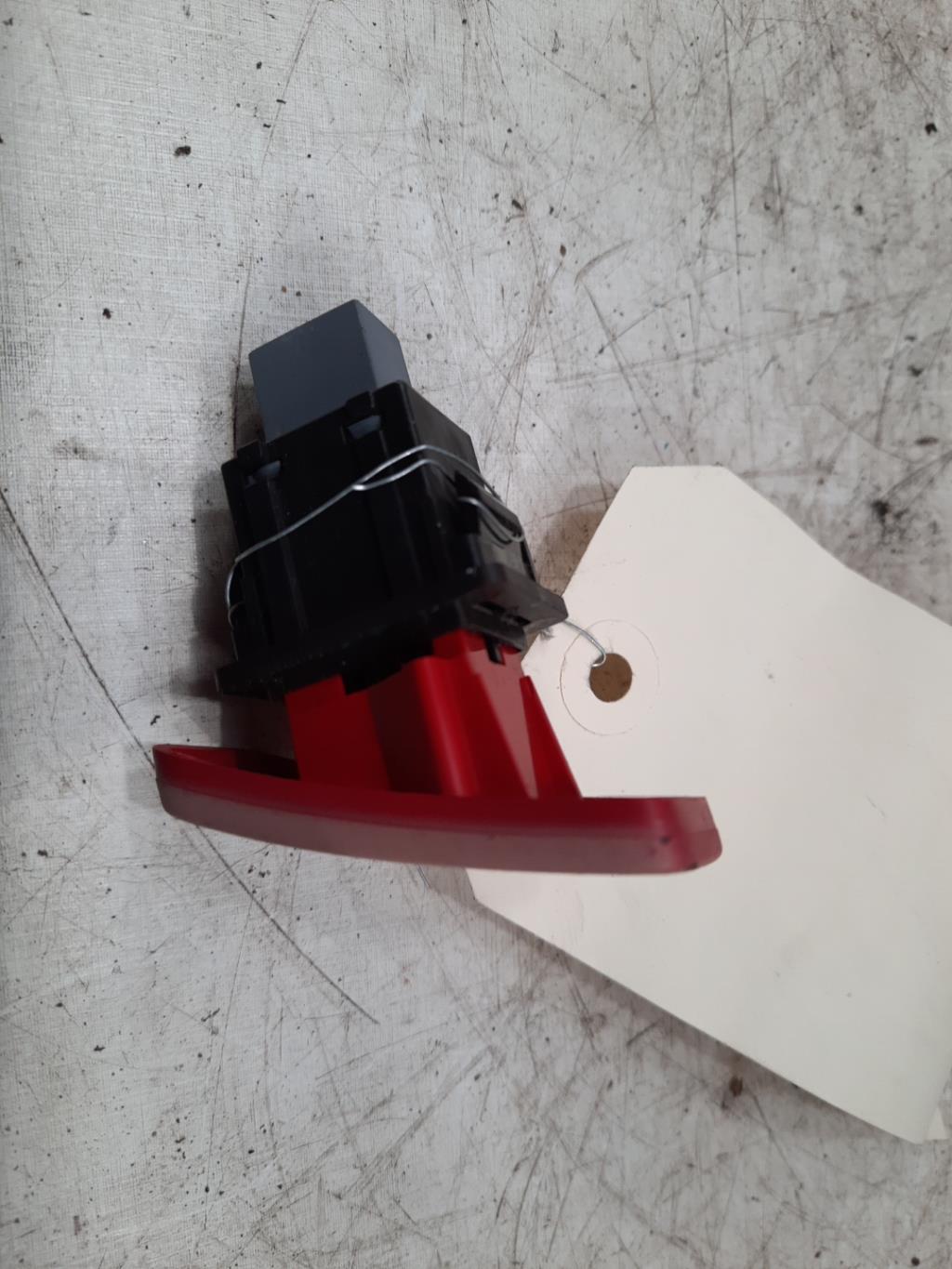 Bouton de warning TOYOTA AURIS 1 PHASE 1 Diesel - 1