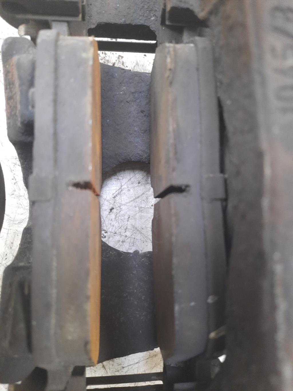 Pinza freni anteriore destra BMW SERIE 1 E87 PHASE 1 Diésel - 1