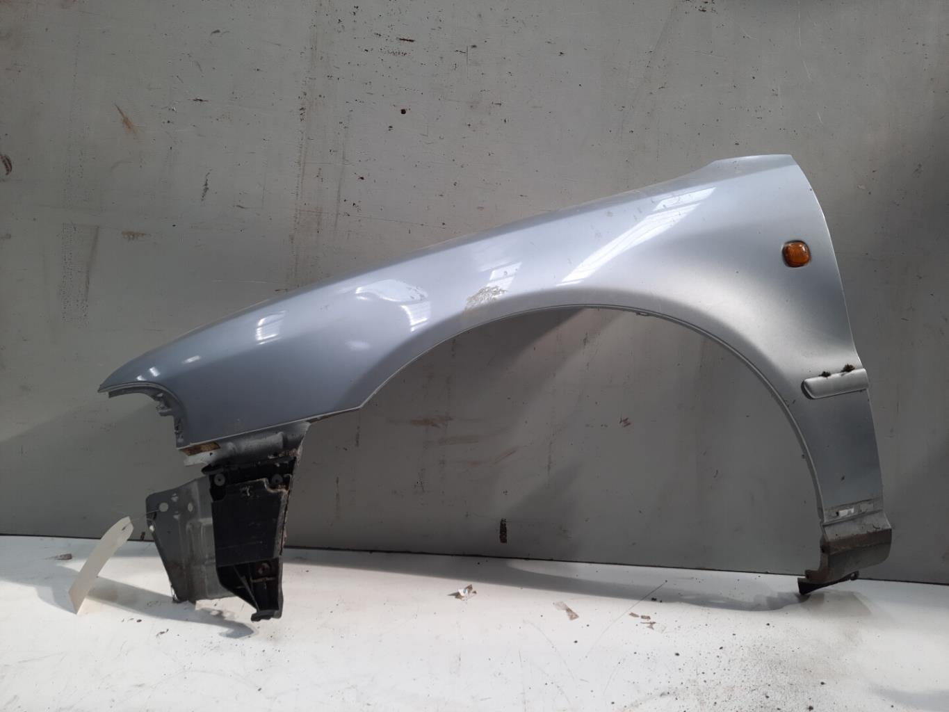 Aile avant gauche AUDI A4 1 AVANT PHASE 1 BREAK Essence - 1