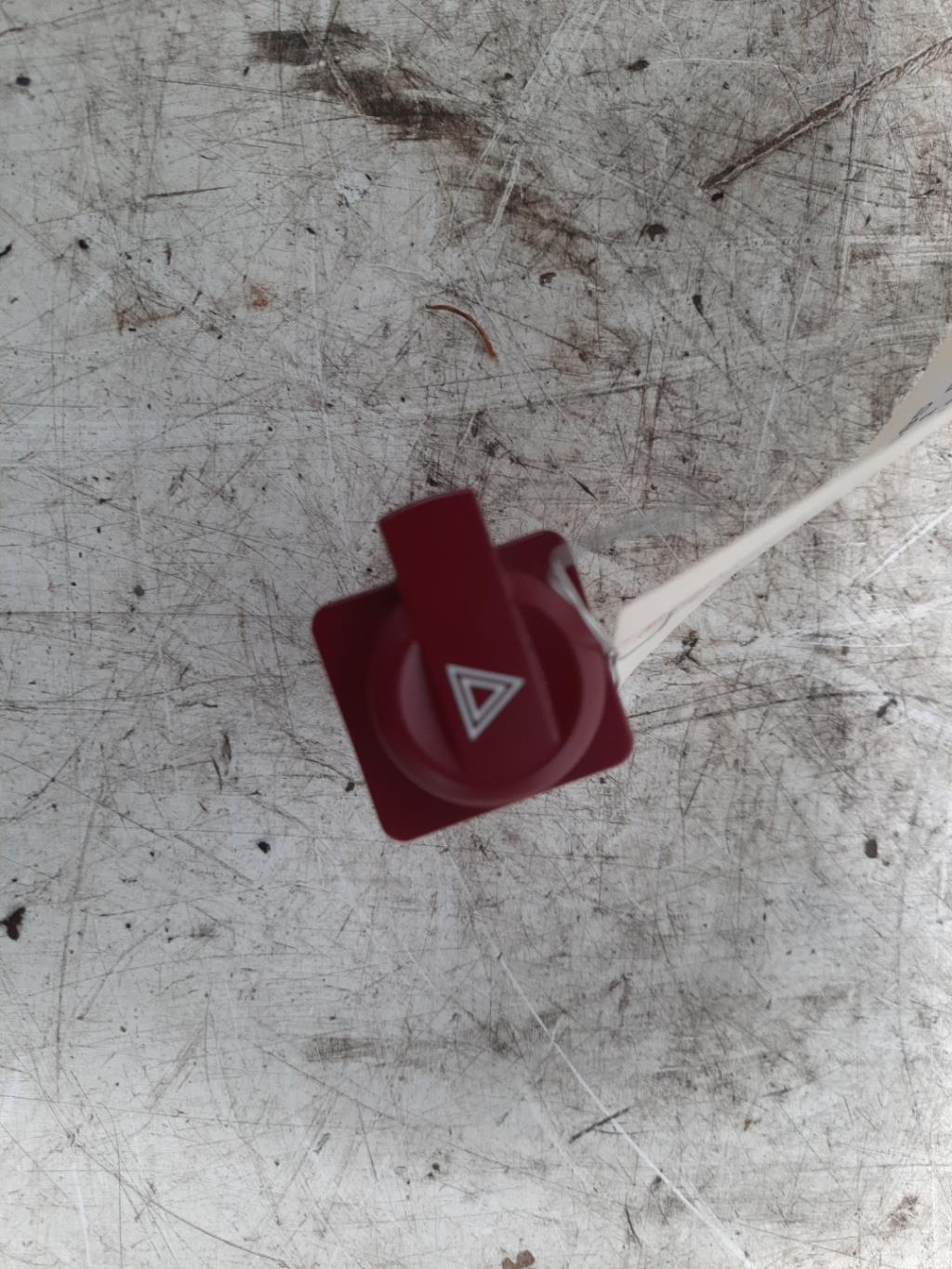 Bouton de warning CITROEN C4 1 PHASE 1 Diesel - 1