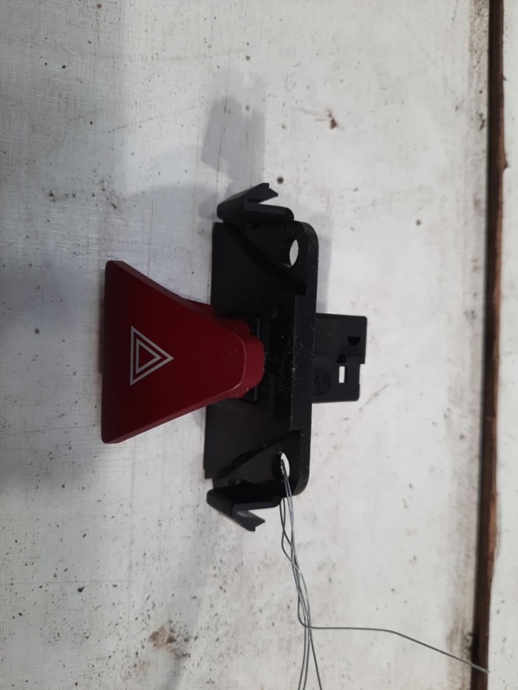 Bouton de warning PEUGEOT 307 PHASE 1 Essence - 1