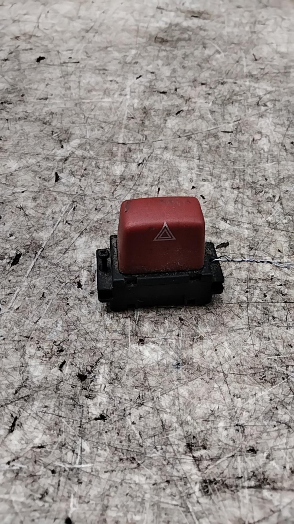 Bouton de warning RENAULT SAFRANE PHASE 1 Diesel - 1