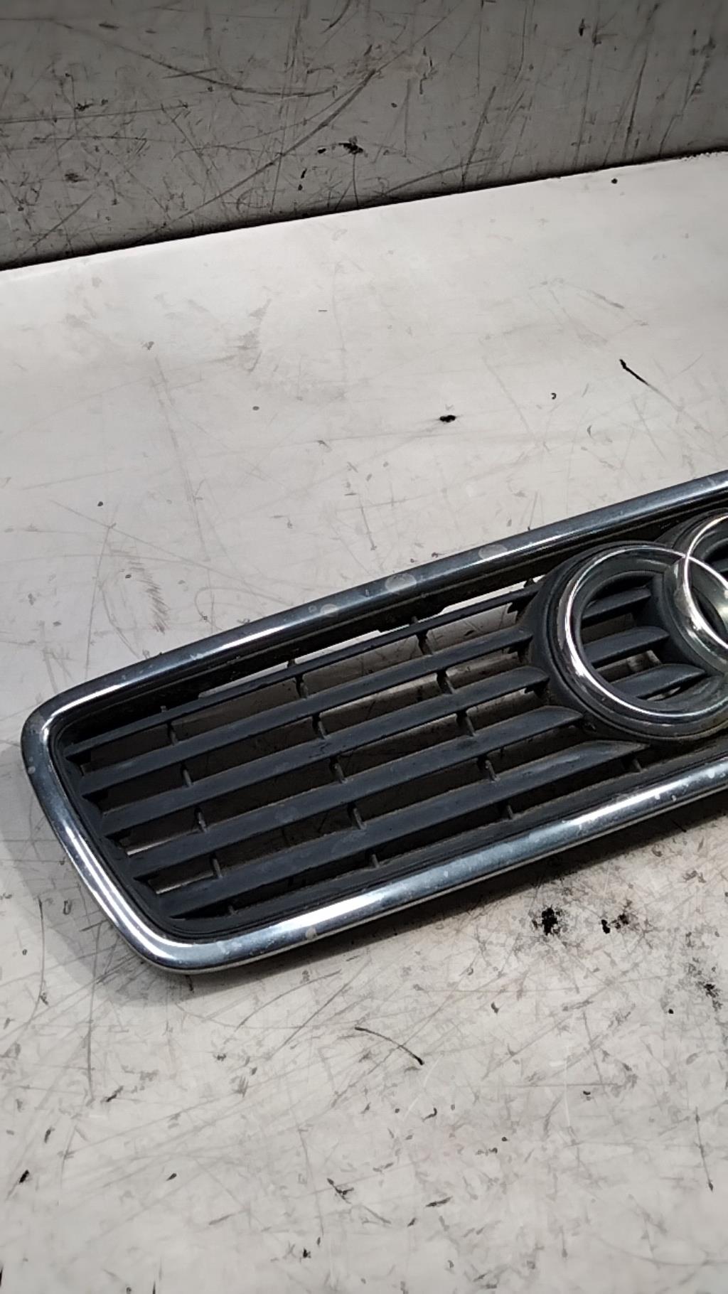 Calandre AUDI A4 1 AVANT PHASE 1 BREAK Essence - 1