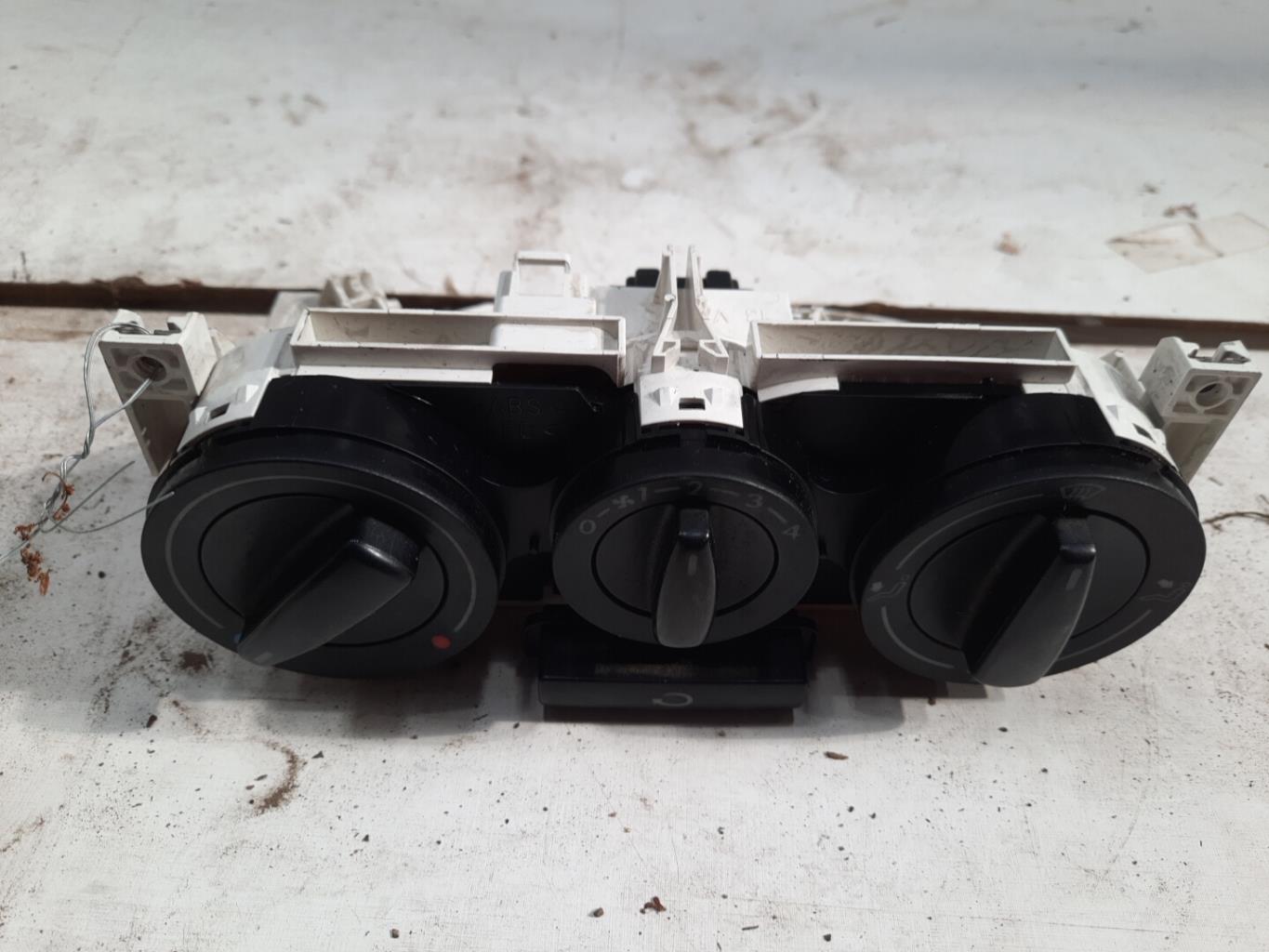 Commande chauffage VOLKSWAGEN POLO 3 PHASE 2 Diesel - 1