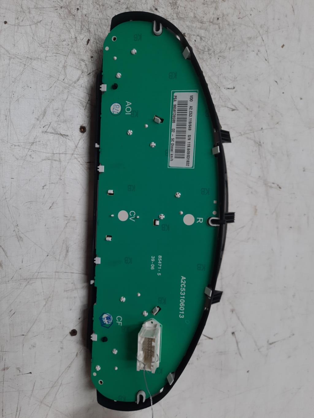 Compteur PEUGEOT 407 PHASE 1 BREAK Diesel - 1