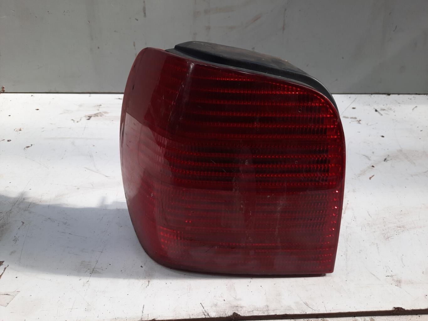 Fanale posteriore principale sinistro (luci) VOLKSWAGEN POLO 3 PHASE 2 Diésel - 1