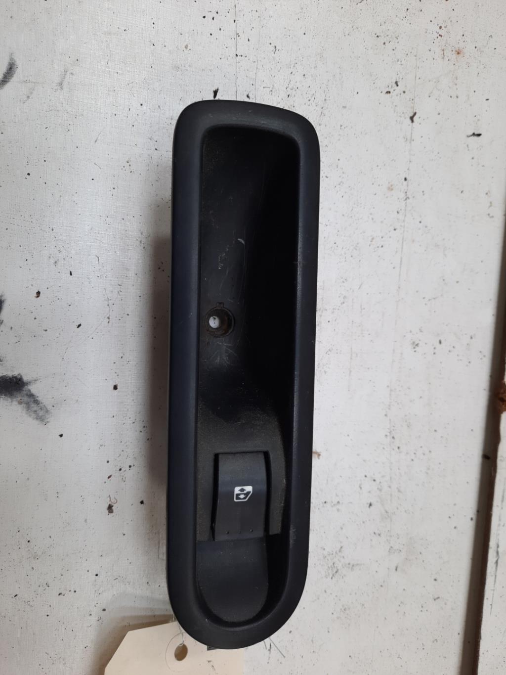 Interruttore lavacristalli posteriore sinistro RENAULT GRAND SCENIC 2 PHASE 1 Diésel - 1