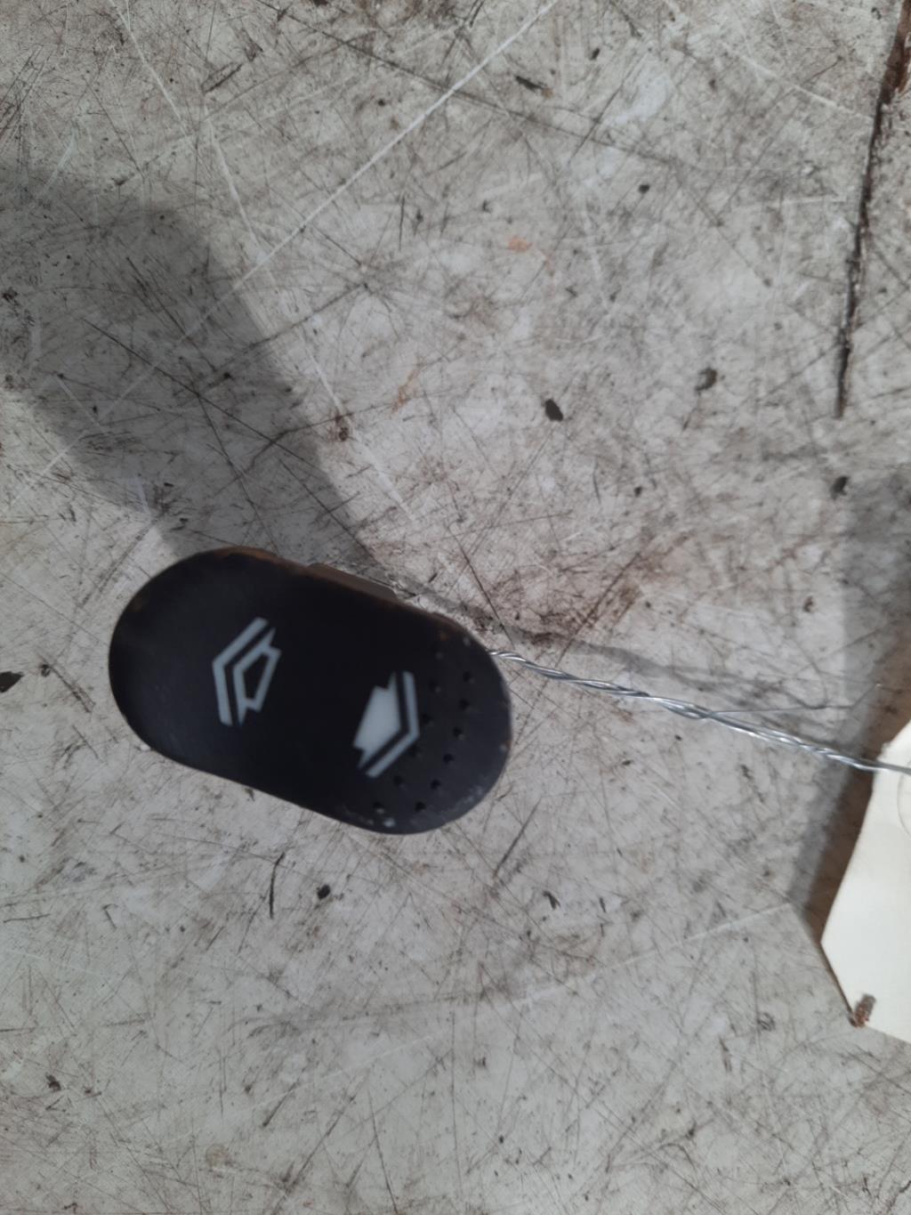 Interruttore lavacristalli posteriore sinistro FORD FOCUS 1 Gasolina - 1