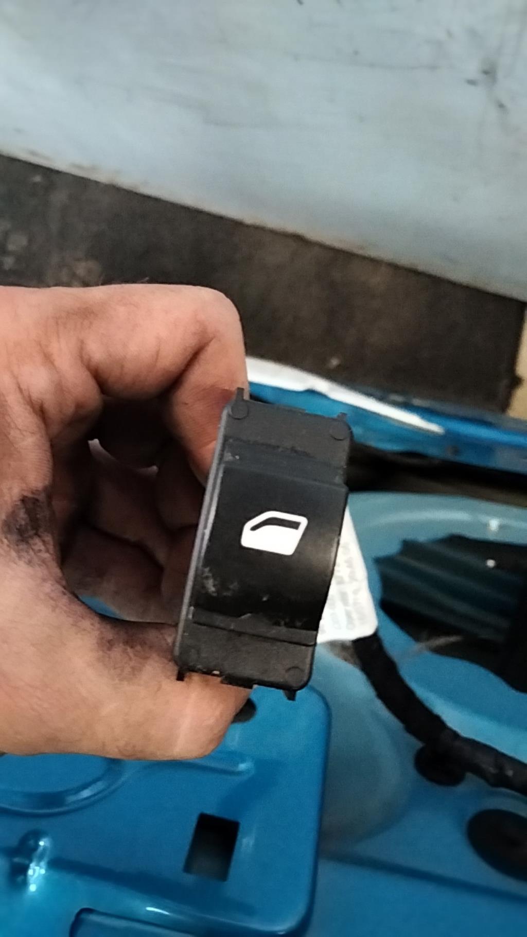 Interruttore lavacristalli anteriore destro CITROEN C3 2 PHASE 1 Diésel - 1