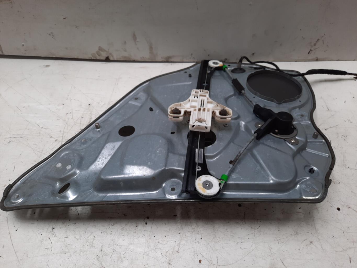 Alzacristalli manuale posteriore sinistro VOLKSWAGEN POLO 4 PHASE 1 Gasolina - 1