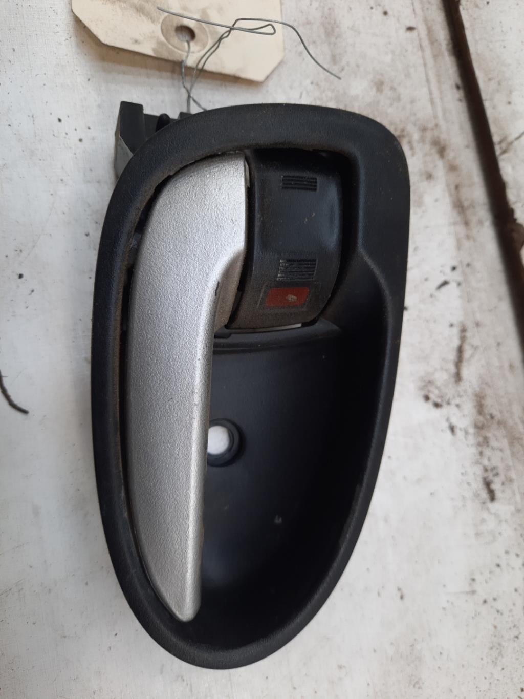 Maniglia interna anteriore sinistra TOYOTA YARIS 2 PHASE 1 Gasolina - 1