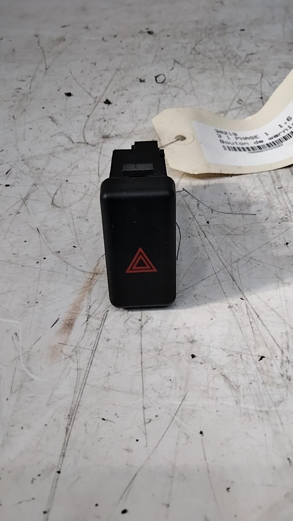 Bouton de warning MAZDA 3 1 PHASE 1 Diesel - 1