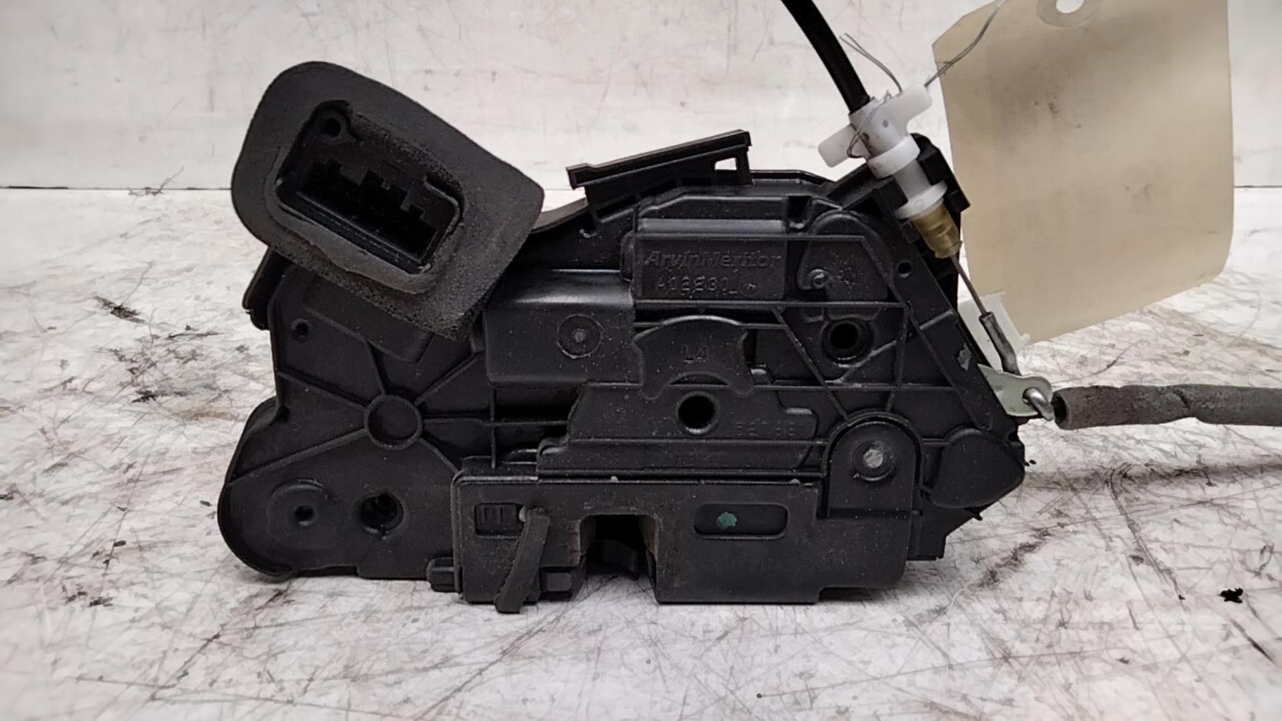 Chiusura centralizzata anteriore sinistra VOLKSWAGEN POLO 5 PHASE 1 Diésel - 1