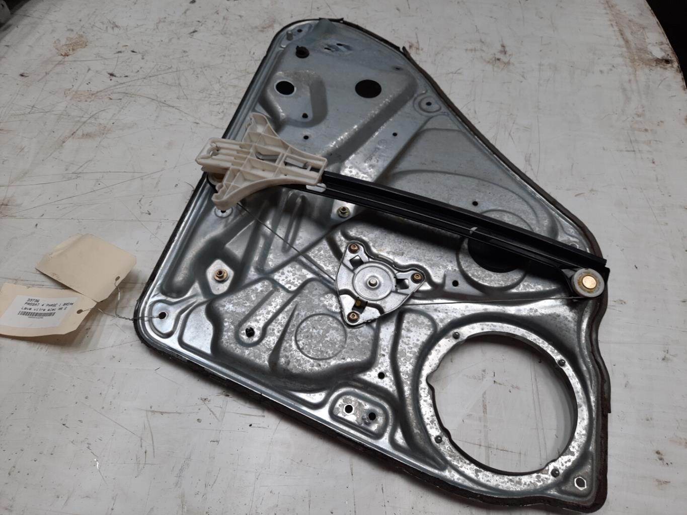 Alzacristalli elettrico posteriore sinistro VOLKSWAGEN PASSAT 4 PHASE 1 BREAK Diésel - 1