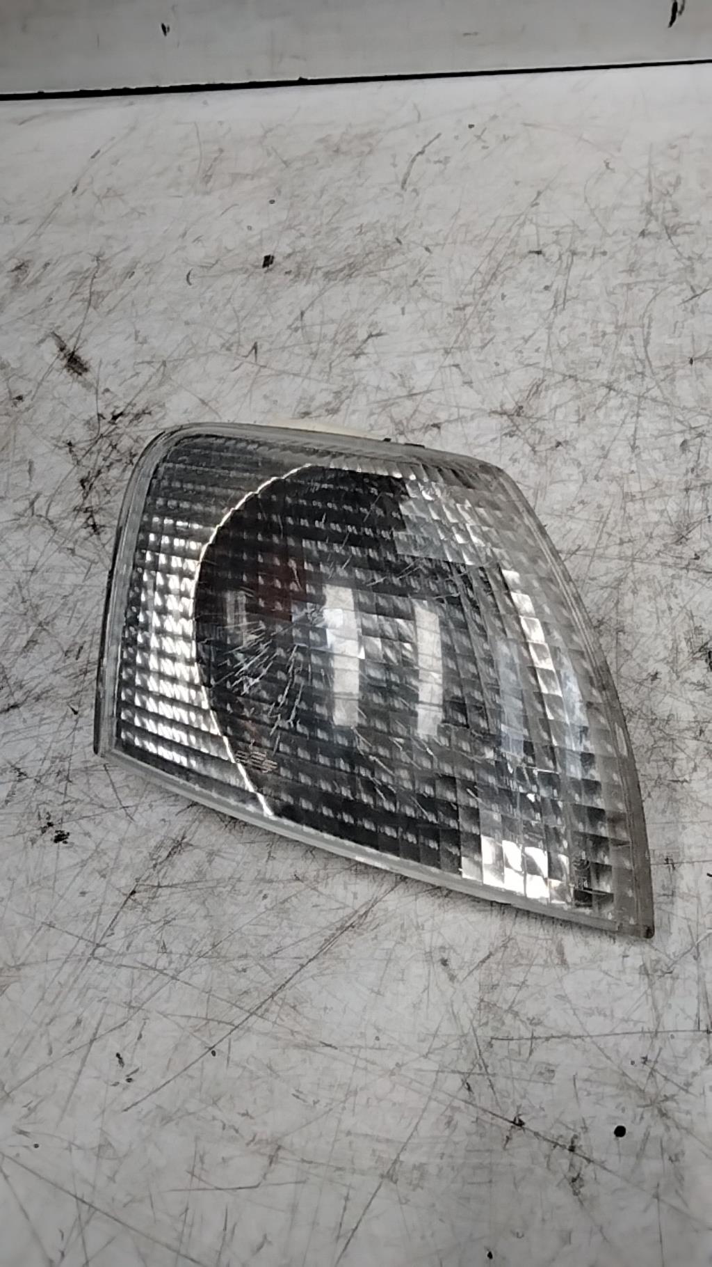 Gruppo ottico anteriore secondario destro (luci)(freccia) VOLKSWAGEN PASSAT 4 PHASE 1 BREAK Diésel - 1