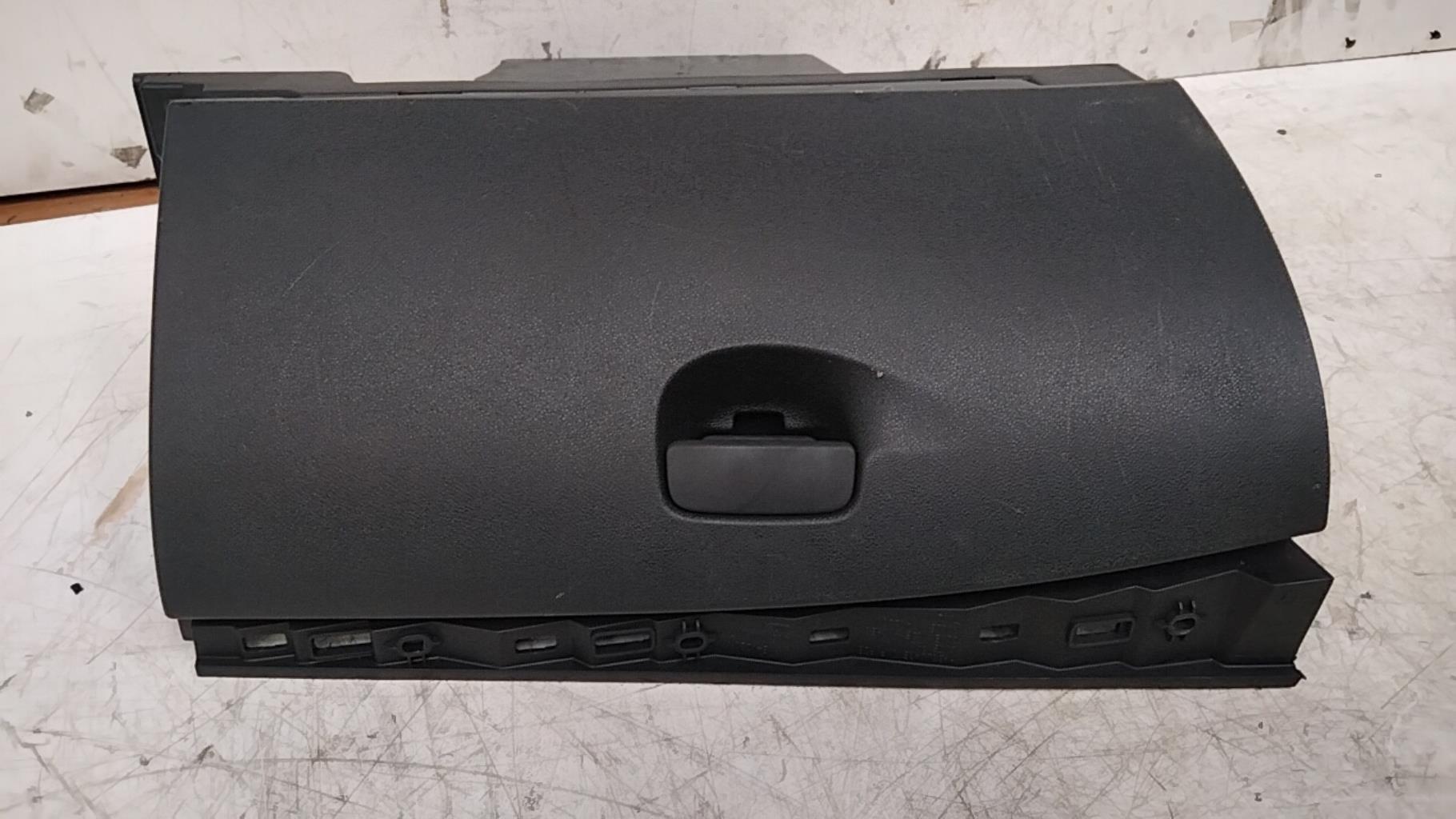 Boite a gants RENAULT MEGANE 3 PHASE 2 Diesel - 1